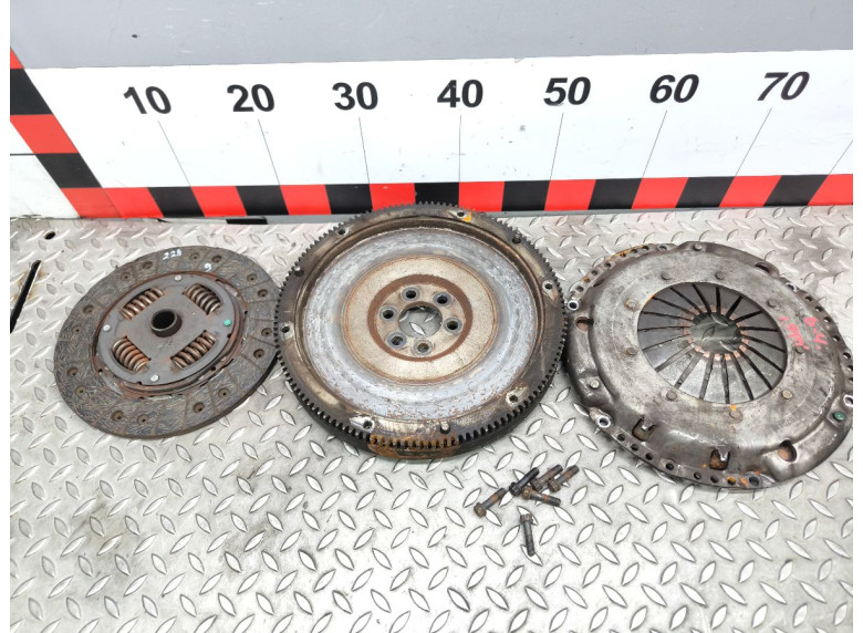 Комплект сцепления к Volkswagen Passat, 1995г.