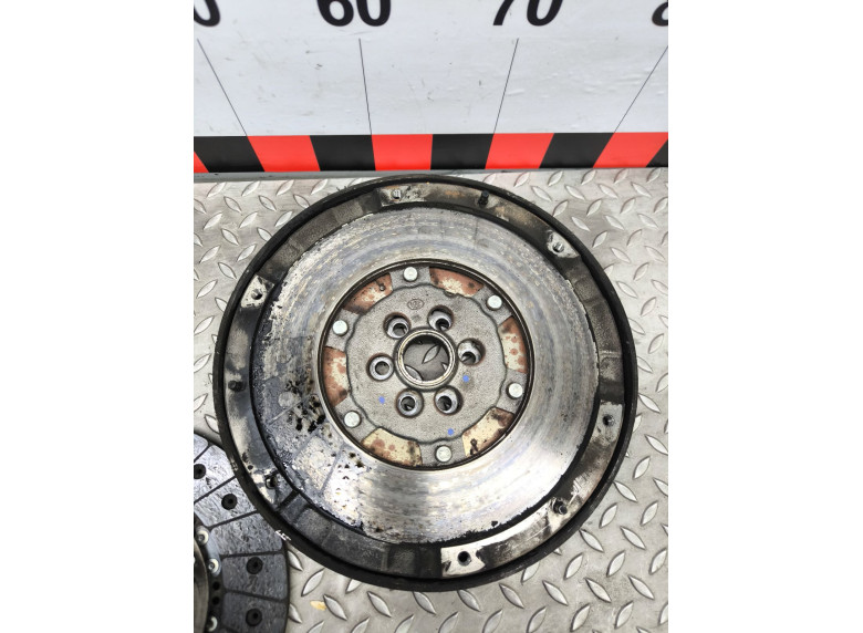 Комплект сцепления к Volkswagen Passat, 2002г.