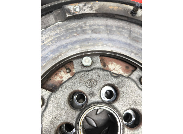 Комплект сцепления к Volkswagen Passat, 2002г.