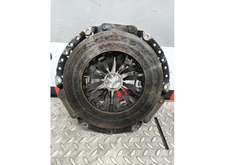 Комплект сцепления к Volkswagen Passat, 2002г.