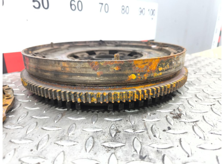 Маховик к Mercedes C W203, 2003г.