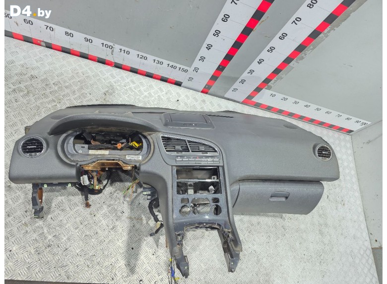 Панель передняя салона (торпедо) к Peugeot 5008 undefined г.