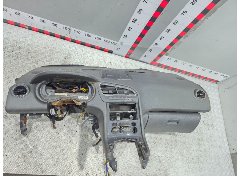 Панель передняя салона (торпедо) к Peugeot 5008