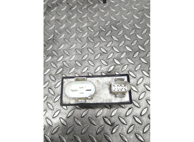 Блок управления вентилятором радиатора к Volkswagen Passat, 1995г.