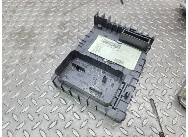 Блок предохранителей к Volkswagen Golf, 2010г.