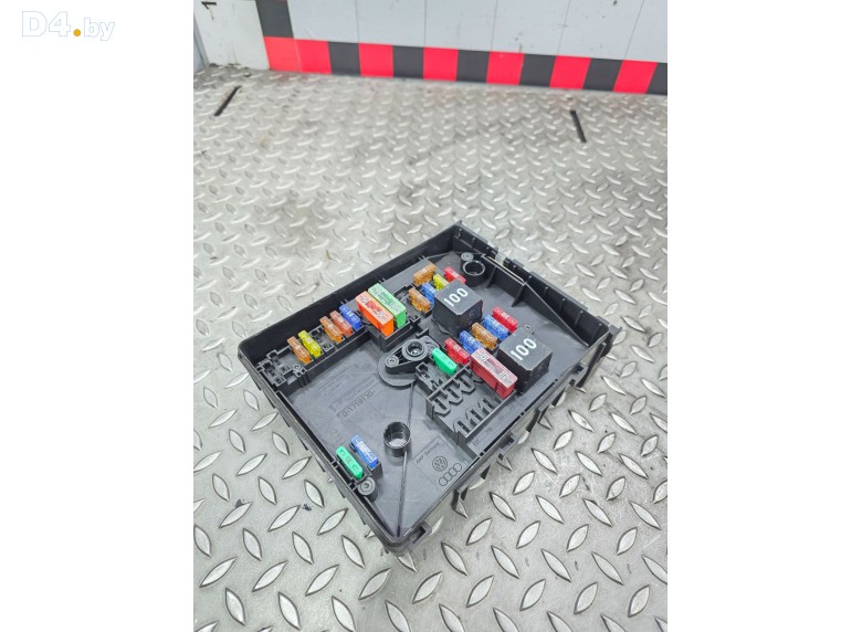 Блок предохранителей к Volkswagen Golf undefined г.