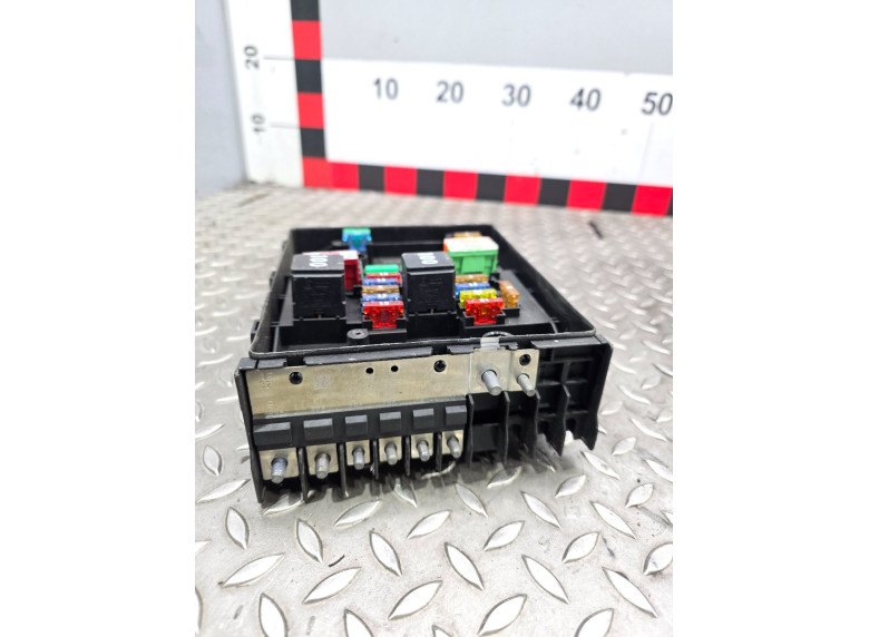 Блок предохранителей к Volkswagen Golf, 2010г.