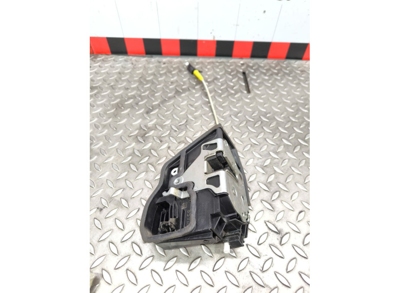 Замок двери передней правой к BMW 1 E87/E81/E82/E88