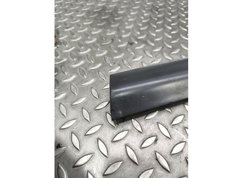 Молдинг двери передней правой к Audi A6, 2001г.