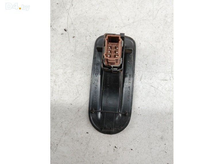 Кнопка стеклоподъемника переднего правого к Renault Master undefined г.