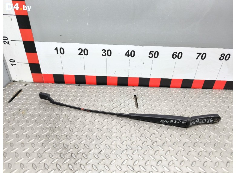 Щеткодержатель (поводок стеклоочистителя, дворник) к Volkswagen Passat undefined г.