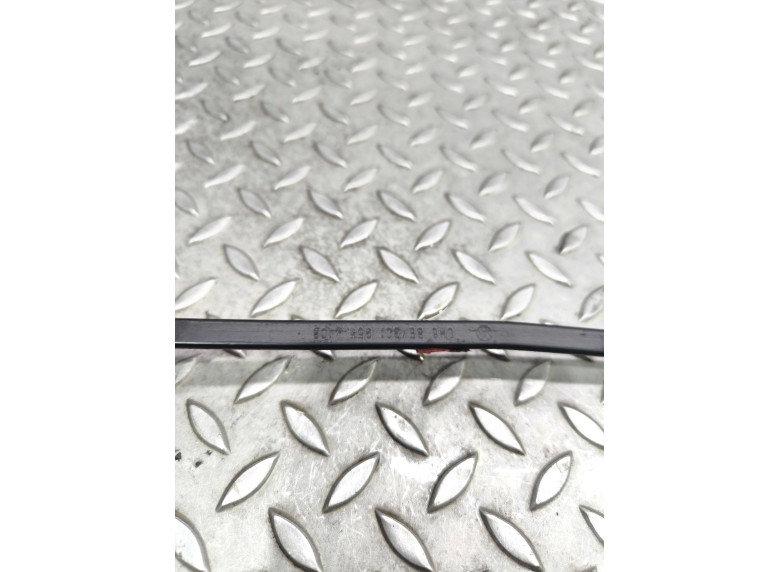 Щеткодержатель (поводок стеклоочистителя, дворник) к Volkswagen Passat, 2008г.