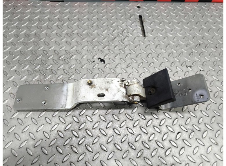 Петля двери задней левой к Renault Master