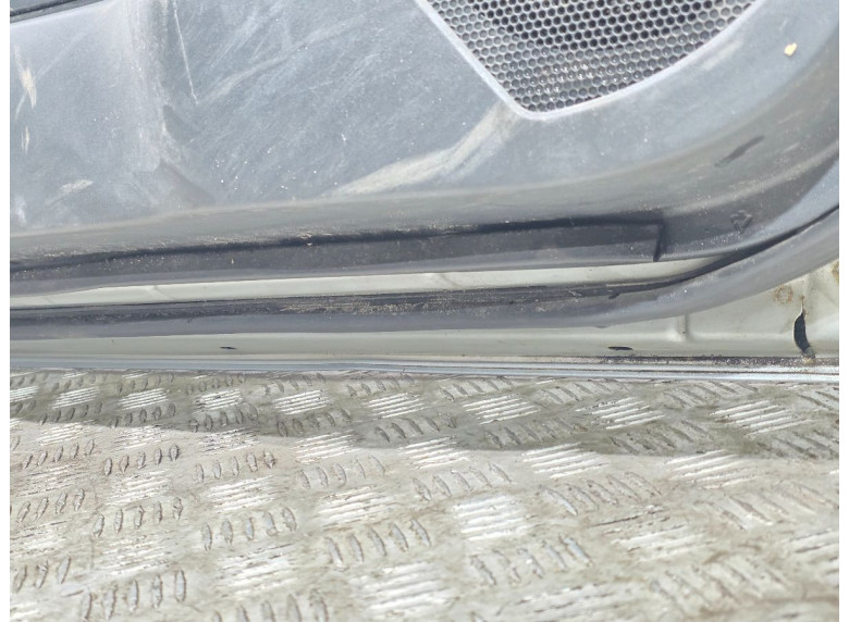 Дверь передняя левая к Toyota Yaris, 2006г.