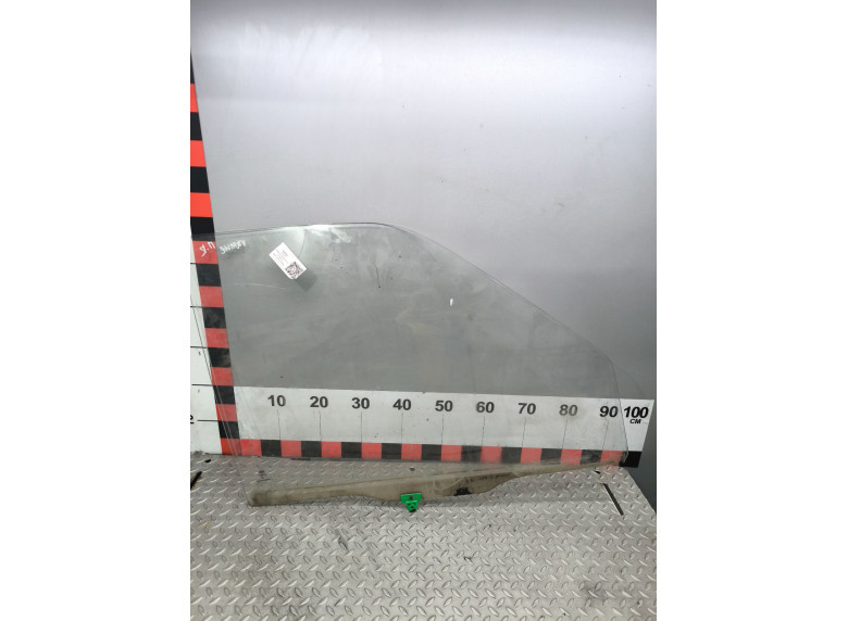 Стекло двери передней правой к Nissan Vanette, 1996г.