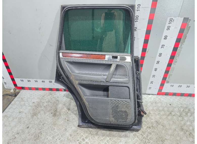 Дверь задняя левая к Volkswagen Touareg, 2005г.