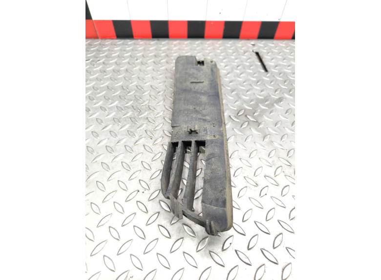 Заглушка (решетка) в бампер передний к Audi A4, 1998г.