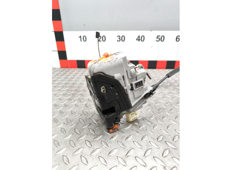 Замок двери передней левой к Seat Leon, 2008г.