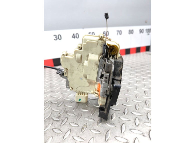 Замок двери передней левой к Seat Leon, 2008г.