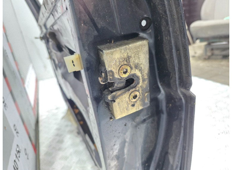 Замок двери передней правой к Volkswagen Golf, 1990г.