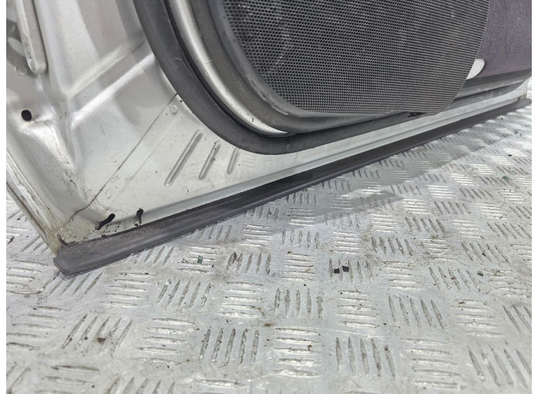 Дверь передняя правая к Mercedes S W220, 2004г.