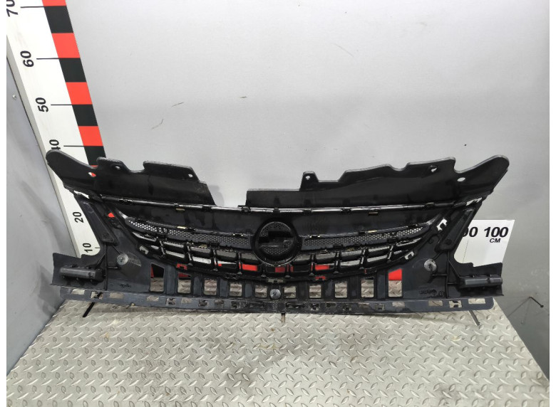 Решетка радиатора к Opel Corsa, 2012г.