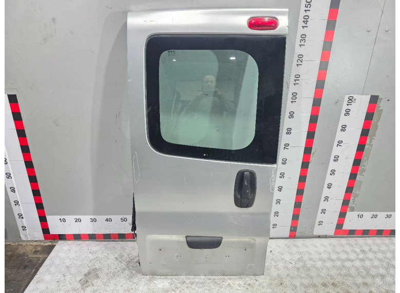 Дверь задняя распашная левая к Renault Trafic, 2004г.