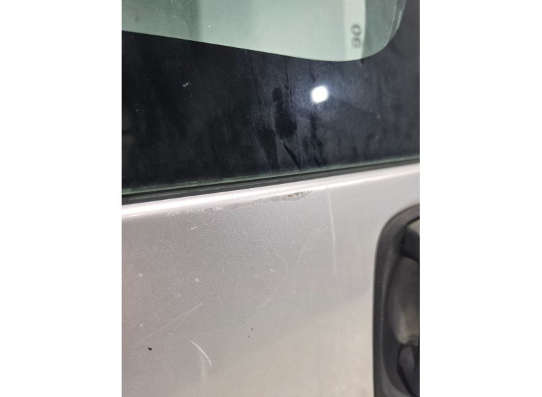 Дверь задняя распашная левая к Renault Trafic, 2004г.