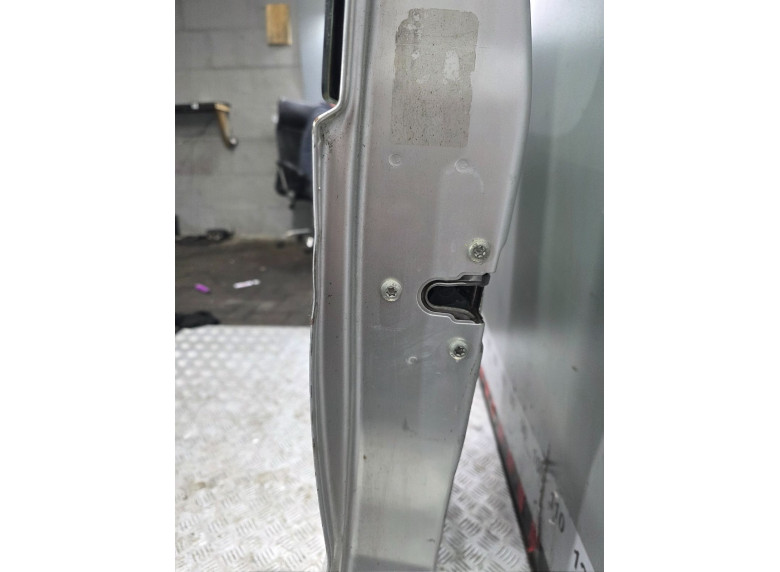 Дверь задняя распашная левая к Renault Trafic, 2004г.