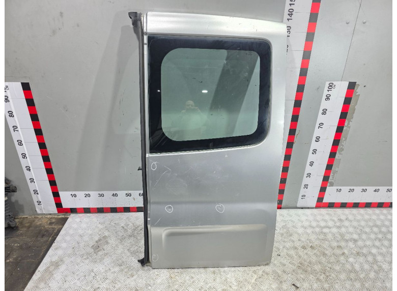 Дверь задняя распашная правая к Opel Vivaro, 2004г.