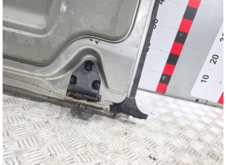 Дверь задняя распашная правая к Opel Vivaro, 2004г.