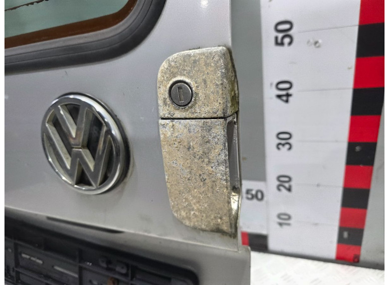 Ручка наружная распашной двери левой к Volkswagen Caddy, 1999г.