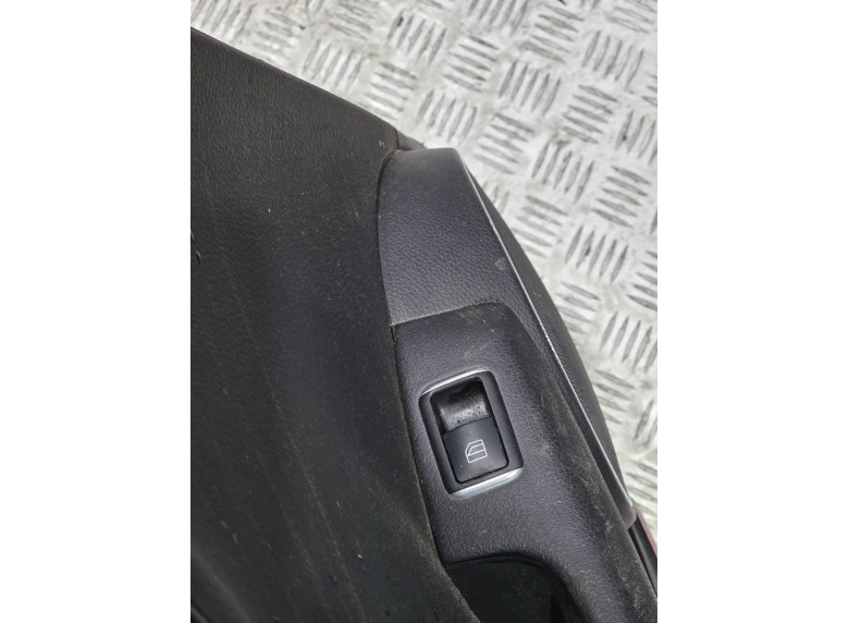 Кнопка стеклоподъемника заднего левого к Mercedes C W204, 2012г.