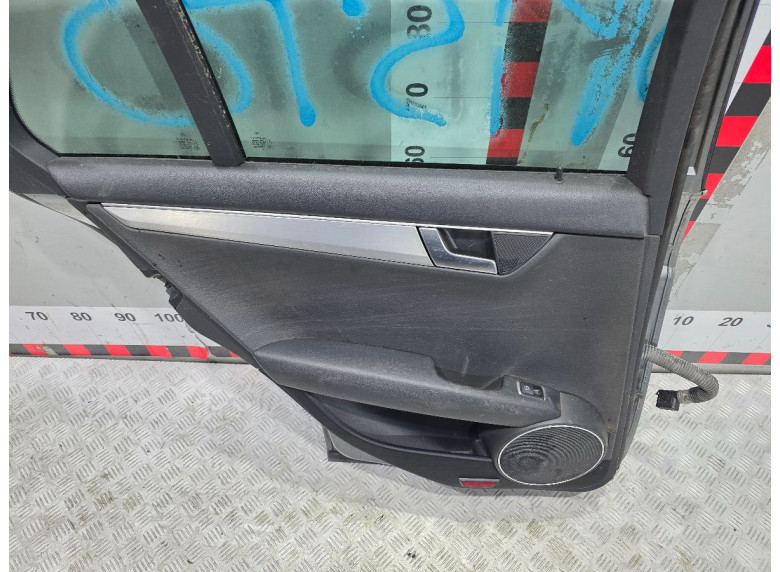 Обшивка двери задней левой (дверная карта) к Mercedes C W204, 2012г.
