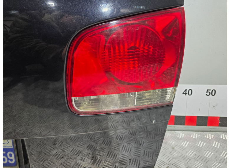 Фонарь крышки багажника правый к Volkswagen Touareg, 2005г.