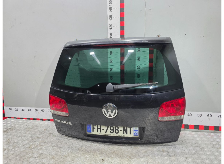 Фонарь крышки багажника правый к Volkswagen Touareg, 2005г.