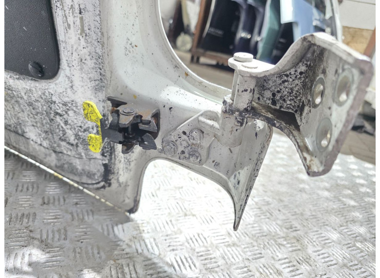 Петля двери задней левой к Citroen Berlingo, 2010г.