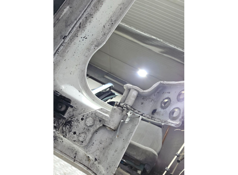 Петля двери задней правой к Peugeot Partner, 2010г.