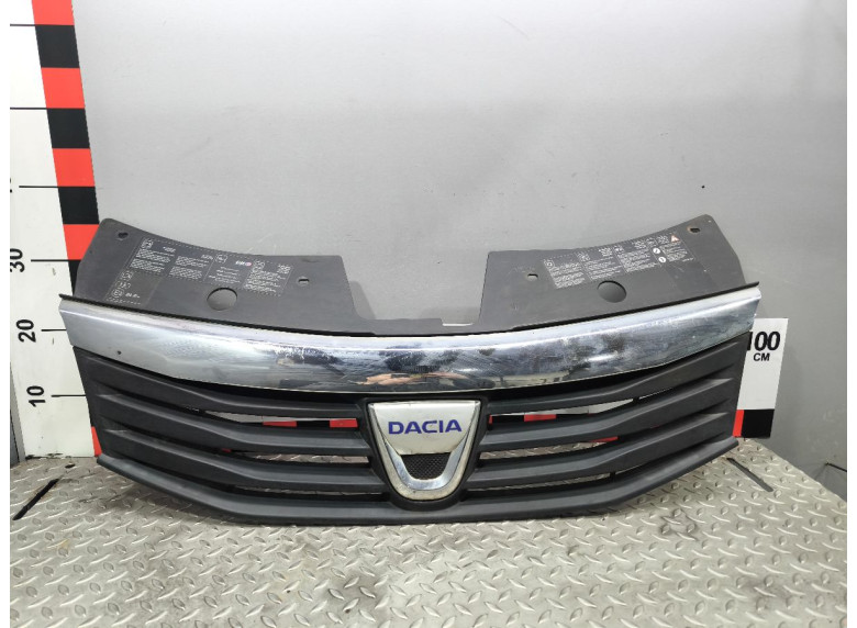 Решетка радиатора к Dacia Sandero, 2008г.