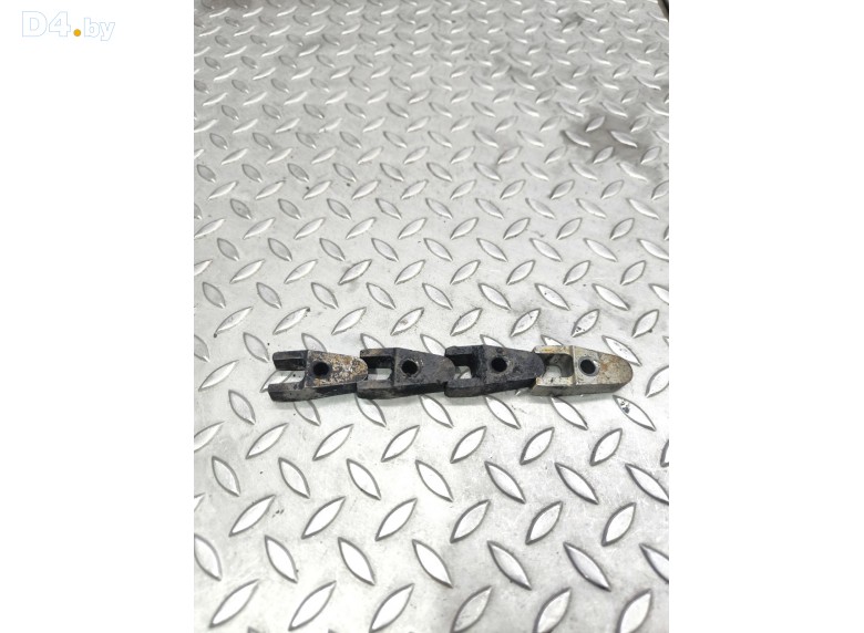 Скоба (кронштейн) крепления форсунки к Mercedes CW203 undefined г.