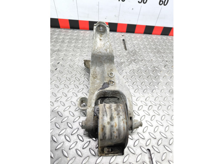 Кронштейн КПП к Volkswagen Transporter, 2004г.