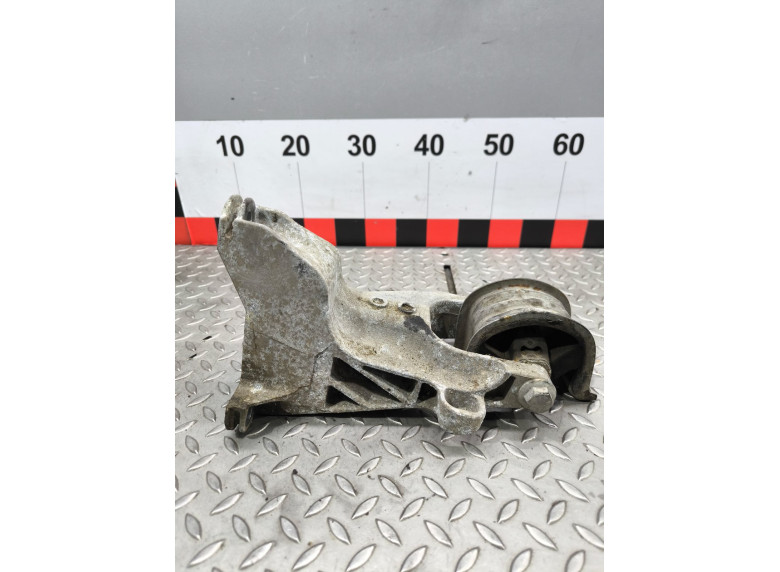 Кронштейн КПП к Volkswagen Transporter, 2004г.