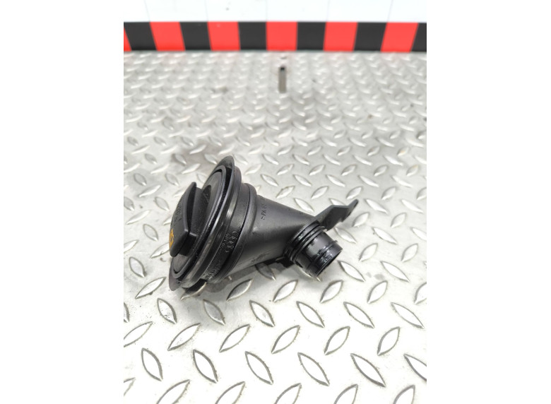 Маслозаливная горловина к Audi A6, 2007г.