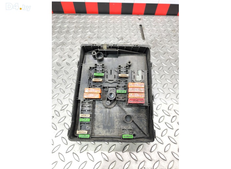 Блок предохранителей к Volkswagen Golf undefined г.