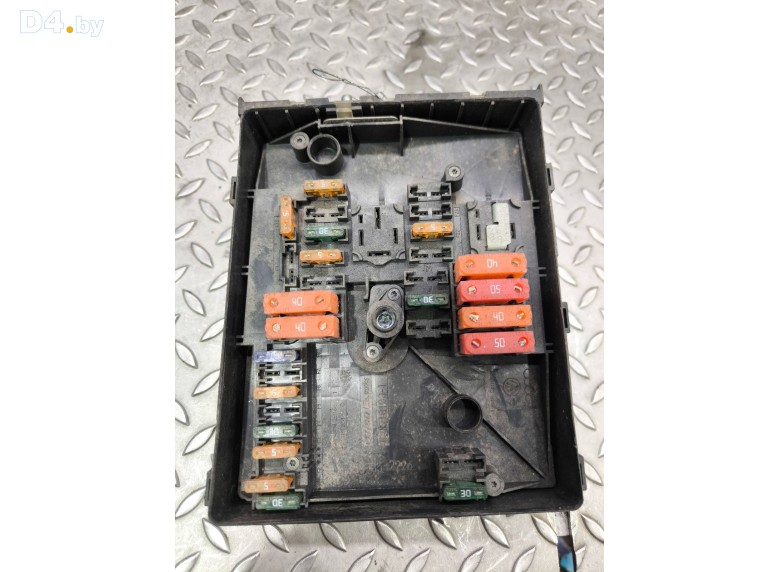 Блок предохранителей к Volkswagen Touran undefined г.
