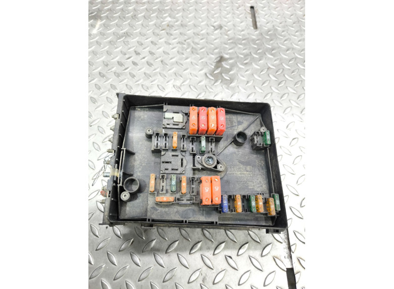 Блок предохранителей к Volkswagen Touran, 2005г.