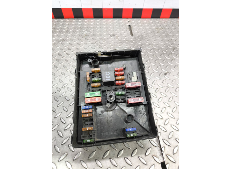 Блок предохранителей к Volkswagen Golf, 2008г.