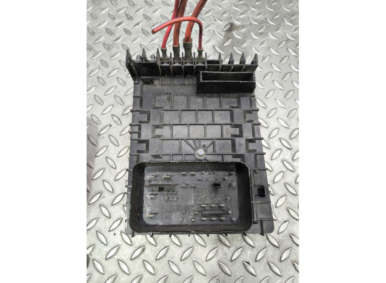 Блок предохранителей к Volkswagen Golf, 2008г.