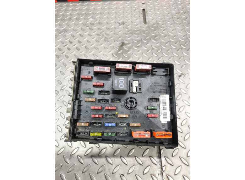 Блок предохранителей к Volkswagen Passat, 2006г.