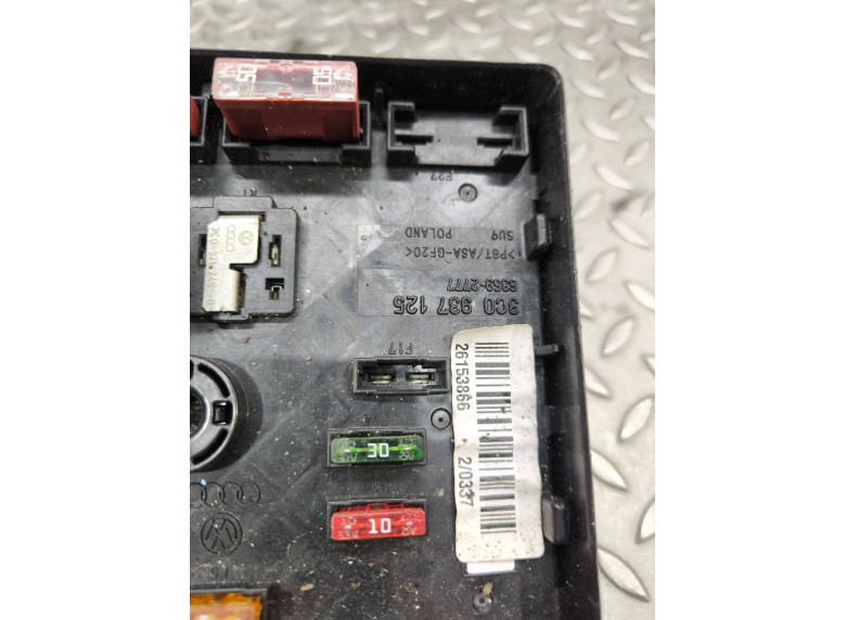 Блок предохранителей к Volkswagen Passat, 2006г.